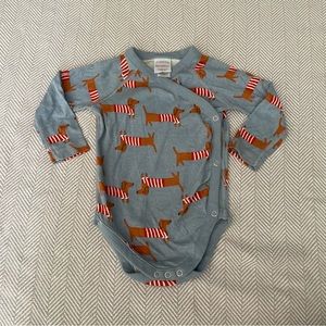 Hanna Andersson long sleeve side snap bodysuit with dachshunds 12-18 months